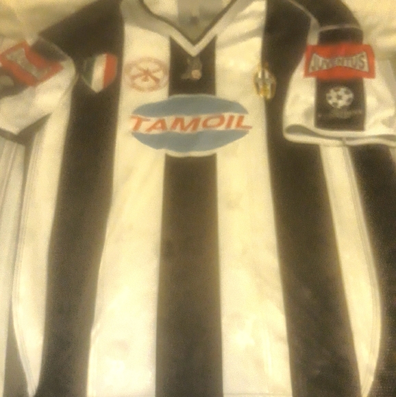 JUVENTUS F.C. Jersey - Picture 1 of 10